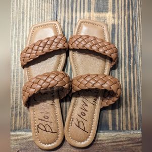 Blowfish Sandal Tan Size 9